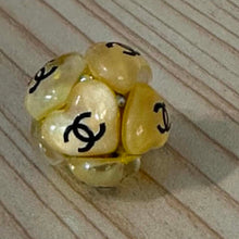 Load image into Gallery viewer, CiCi 20mm Fancy Acrylic Heart Beads - Yellow - 5 Count