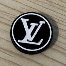 Load image into Gallery viewer, LoVe Round - Black & White Silicone Focal Bead