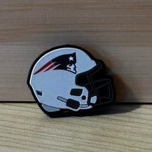 Load image into Gallery viewer, SILICONE FOCAL BEAD - Patriots Helmet