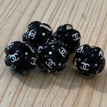 Load image into Gallery viewer, CiCi Black Fancy 20mm Acrylic Beads with Hearts - 5 Count
