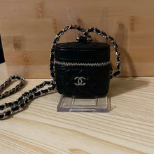 Load image into Gallery viewer, Airbud Case with Crossbody Chain - CiCi - Black