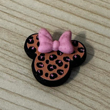 Load image into Gallery viewer, Leopard Mouse with Pink Ribbon Silicone Focal Bead
