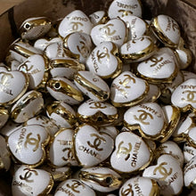 Load image into Gallery viewer, CiCi Heart Acrylic Bead - White &amp; Gold - 5 Count
