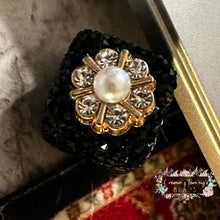 Load image into Gallery viewer, 17mm Black Square Rhinestone 1-count Pearl Flower Square Rhinestone
