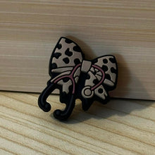 Load image into Gallery viewer, Leopard Ribbon - Nurse - Silicone Focal Bead
