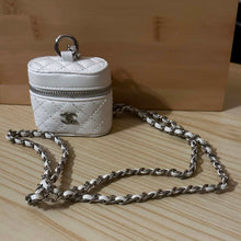 Load image into Gallery viewer, Airbud Case - CiCi - White with Chain
