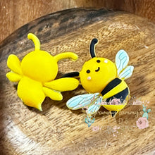 Load image into Gallery viewer, 3D Silicone Focal Bead - Bee 1 Count Beads
