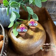 Load image into Gallery viewer, 3D Silicone Focal Bead - Flower Pot Pink &amp; White 1 Count Beads
