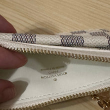Load image into Gallery viewer, Fancy Mini Purse Keychain - White &amp; Grey
