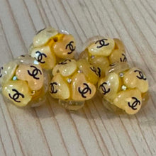 Load image into Gallery viewer, CiCi 20mm Fancy Acrylic Heart Beads - Yellow - 5 Count
