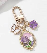 Load image into Gallery viewer, Handmade 3D Baroque Style Keychain
