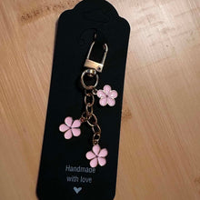 Load image into Gallery viewer, Flower Keychain - Pink or White
