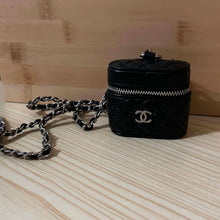 Load image into Gallery viewer, Airbud Case with Crossbody Chain - CiCi - Black
