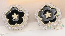 Load image into Gallery viewer, Black Flowers With Rhinestones And Pearls 1-Count Beads
