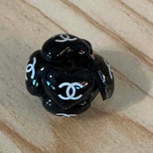 Load image into Gallery viewer, CiCi Black Fancy 20mm Acrylic Beads with Hearts - 5 Count

