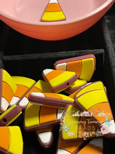 Load image into Gallery viewer, Candy Corn Silicone Focal Bead
