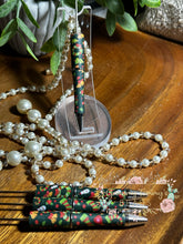 Load image into Gallery viewer, Christmas Beadable Pen - Green #115
