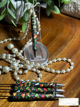 Load image into Gallery viewer, Christmas Beadable Pen - Green #115
