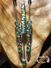 Load image into Gallery viewer, Christmas Theme Beadable Pen - Green Designs
