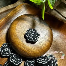 Load image into Gallery viewer, Cici New Black Flower Silicone Focal Bead
