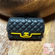 Load image into Gallery viewer, Cici Black &amp; Yellow Purse Silicone Focal Bead Beads
