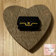 Load image into Gallery viewer, CiCi Black &amp; Yellow Purse Silicone Focal Bead Focal Beads
