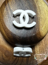 Load image into Gallery viewer, Cici - White Silicone Focal Bead Beads
