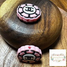 Load image into Gallery viewer, Cici Pink Floral Silicone Focal Bead Beads
