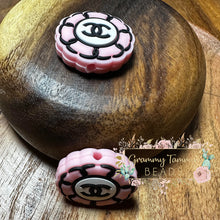 Load image into Gallery viewer, Cici Pink Floral Silicone Focal Bead Beads
