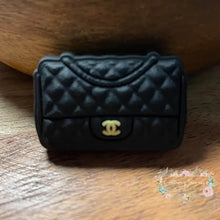 Load image into Gallery viewer, Cici Black Purse Silicone Focal Bead Beads
