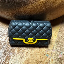 Load image into Gallery viewer, Cici Black &amp; Yellow Purse Silicone Focal Bead Beads
