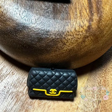 Load image into Gallery viewer, Cici Black &amp; Yellow Purse Silicone Focal Bead Beads
