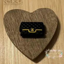 Load image into Gallery viewer, CiCi Black &amp; Yellow Purse Silicone Focal Bead Focal Beads
