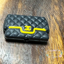 Load image into Gallery viewer, Cici Black &amp; Yellow Purse Silicone Focal Bead Beads
