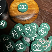 Load image into Gallery viewer, Cici Round Green &amp; White Silicone Focal Bead
