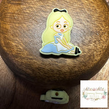Load image into Gallery viewer, Cindy Silicone Focal Bead Beads

