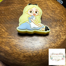 Load image into Gallery viewer, Cindy Silicone Focal Bead Beads
