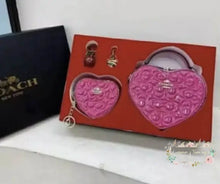 Load image into Gallery viewer, Classic Heart Style Fashion Logo 5 piece Set Fushia Gift Set
