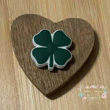 Load image into Gallery viewer, Clover - Silicone Focal Bead Focal
