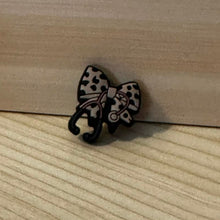 Load image into Gallery viewer, Leopard Ribbon - Nurse - Silicone Focal Bead
