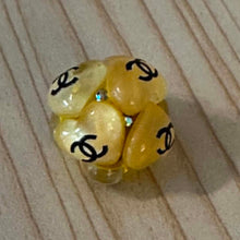 Load image into Gallery viewer, CiCi 20mm Fancy Acrylic Heart Beads - Yellow - 5 Count
