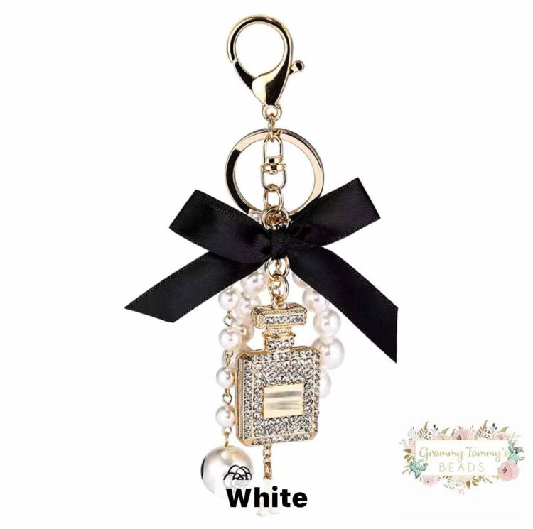 Diamond-Studded Perfume Bottle Keychain Bow Pearl Handmade Pendant Luxury Designer Keychain Charm White Keychain