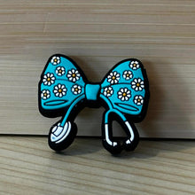 Load image into Gallery viewer, Tiffany Blue with Daisies Nurses Ribbon Silicone Focal Bead
