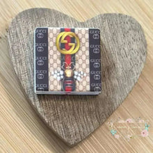 Load image into Gallery viewer, GiGi Small Bee Square - Silicone Focal Bee Silicone Square Bead

