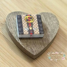 Load image into Gallery viewer, GiGi Small Bee Square - Silicone Focal Bee Silicone Square Bead

