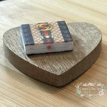 Load image into Gallery viewer, GiGi Small Bee Square - Silicone Focal Bee Silicone Square Bead
