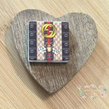 Load image into Gallery viewer, GiGi Small Bee Square - Silicone Focal Bee Silicone Square Bead
