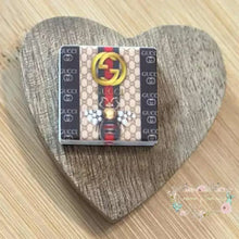 Load image into Gallery viewer, GiGi Small Bee Square - Silicone Focal Bee Silicone Square Bead
