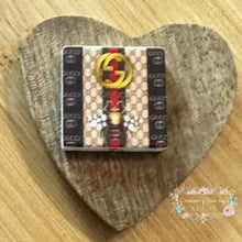 Load image into Gallery viewer, GiGi Small Bee Square - Silicone Focal Bee Silicone Square Bead
