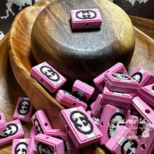 Load image into Gallery viewer, Gigi Pink &amp; White Silicone Focal Bead Beads
